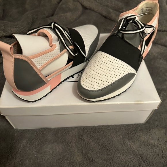 Steve Madden Sneakers - Picture 4 of 4